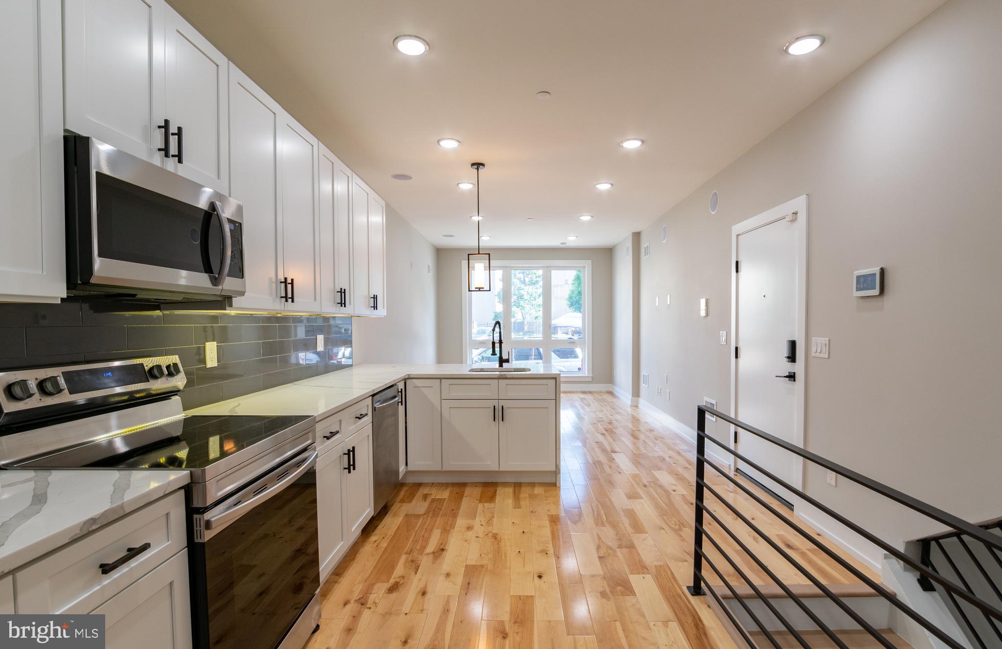 411 W HEWSON ST #UNIT 1