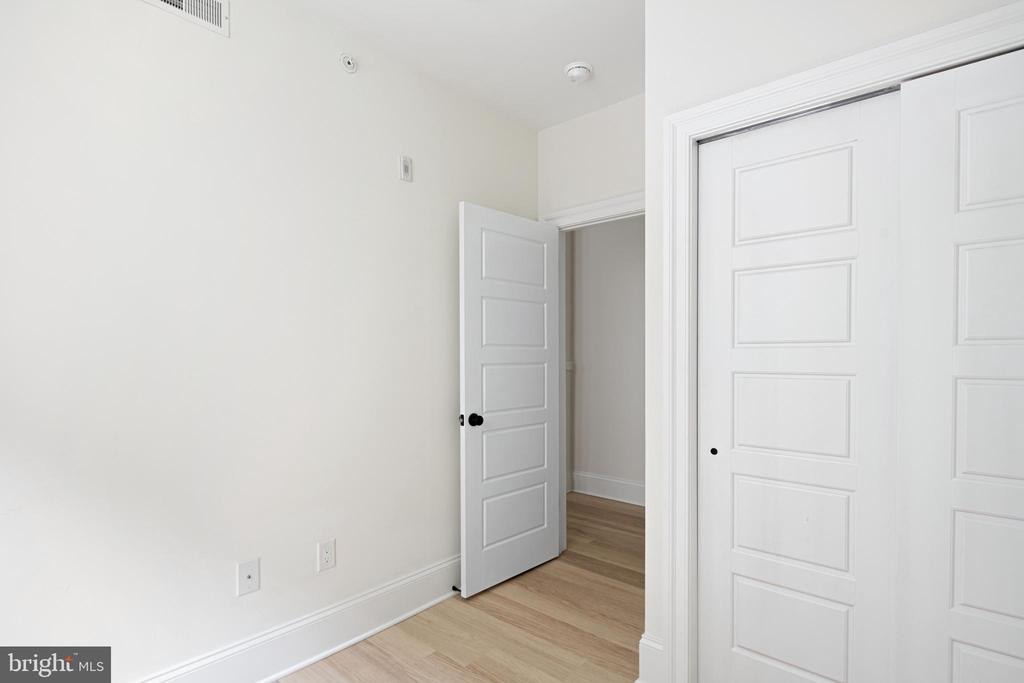 1913-15 WALLACE ST #UNIT 6