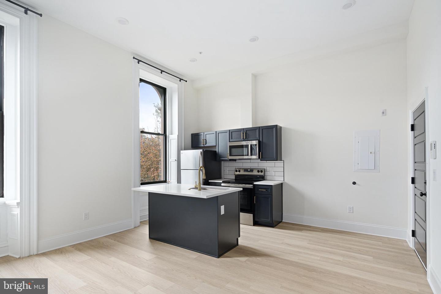 1913-15 WALLACE ST #ONE BEDROOM