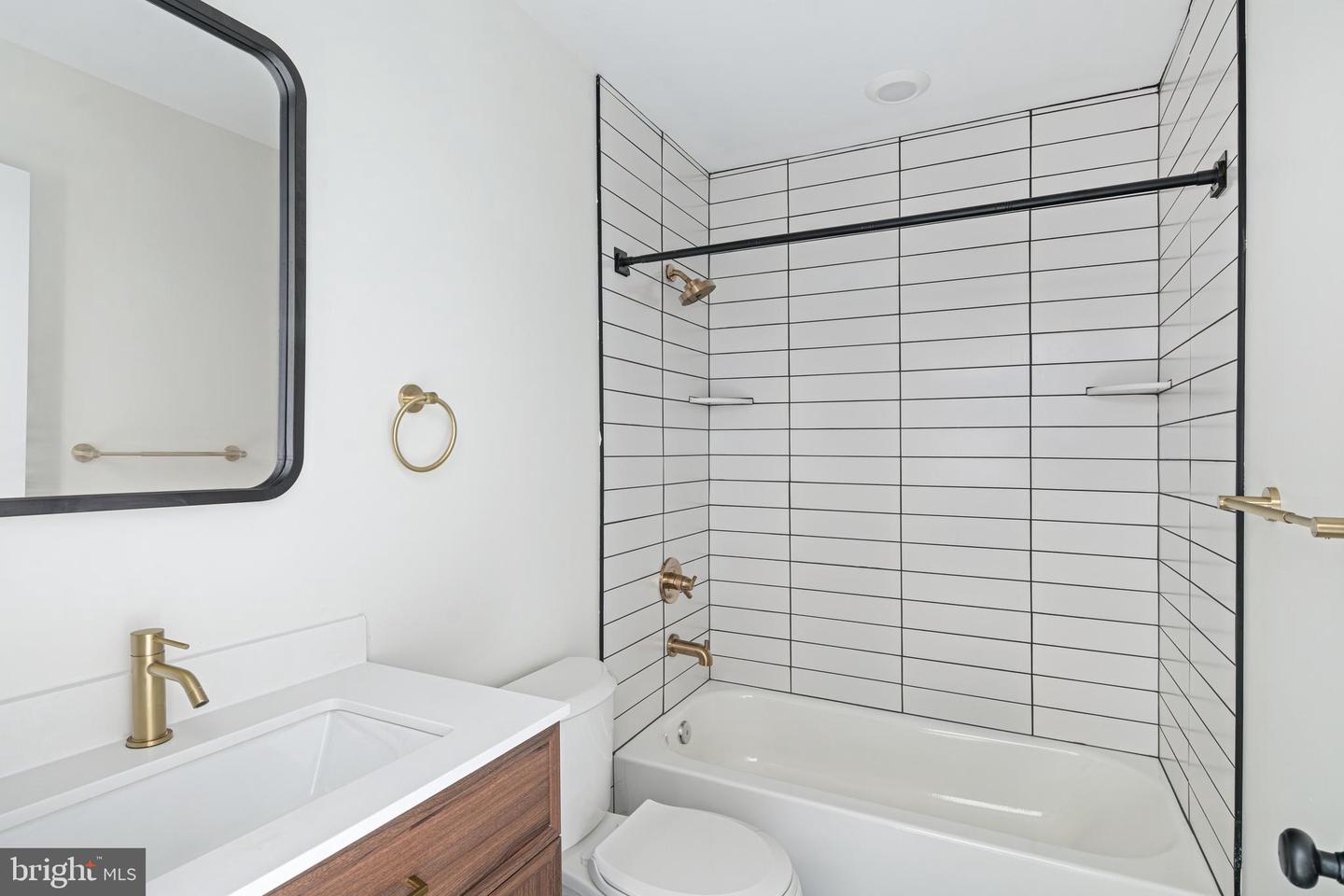 1913-15 WALLACE ST #ONE BEDROOM