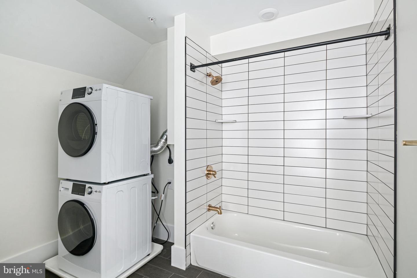 1913-15 WALLACE ST #ONE BEDROOM