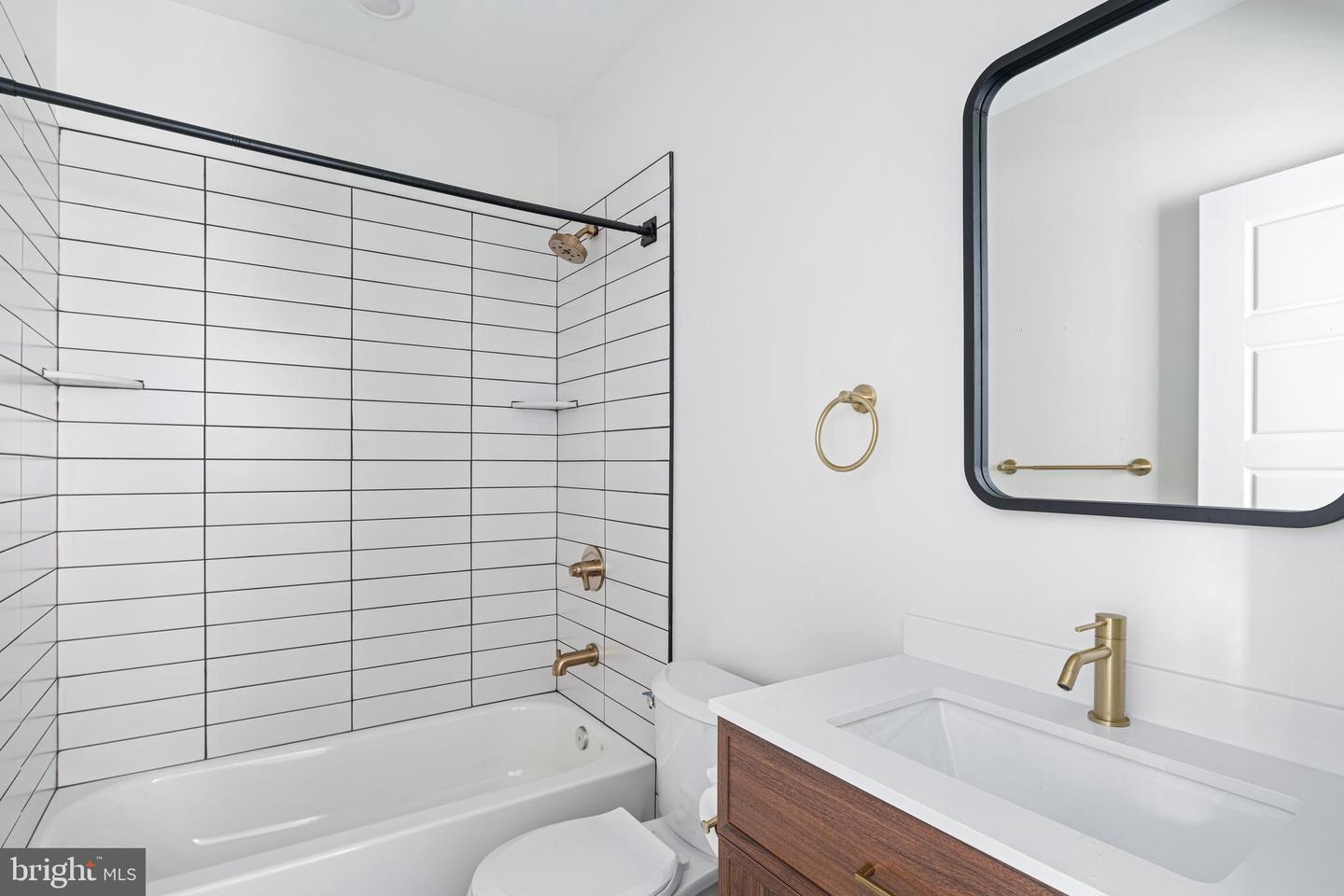 1913-15 WALLACE ST #ONE BEDROOM