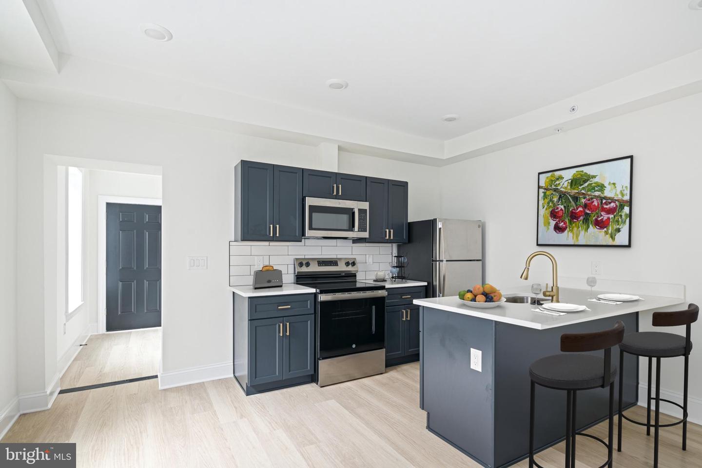 1913-15 WALLACE ST #ONE BEDROOM