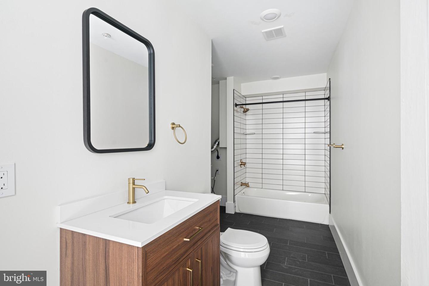 1913-15 WALLACE ST #ONE BEDROOM