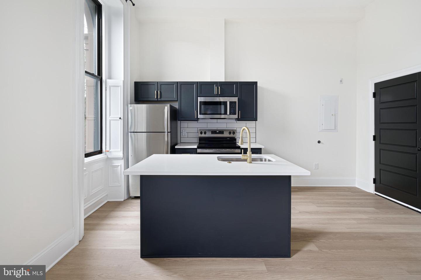 1913-15 WALLACE ST #ONE BEDROOM