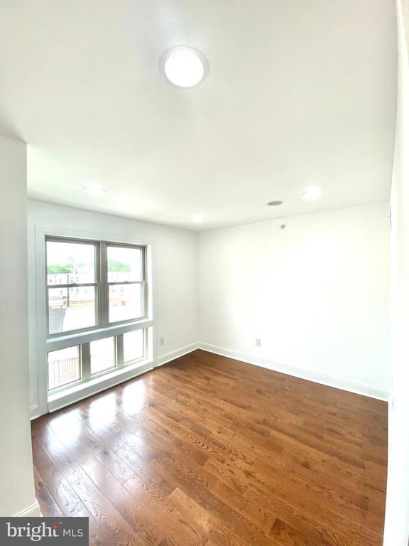 2570 FRANKFORD AVE #2