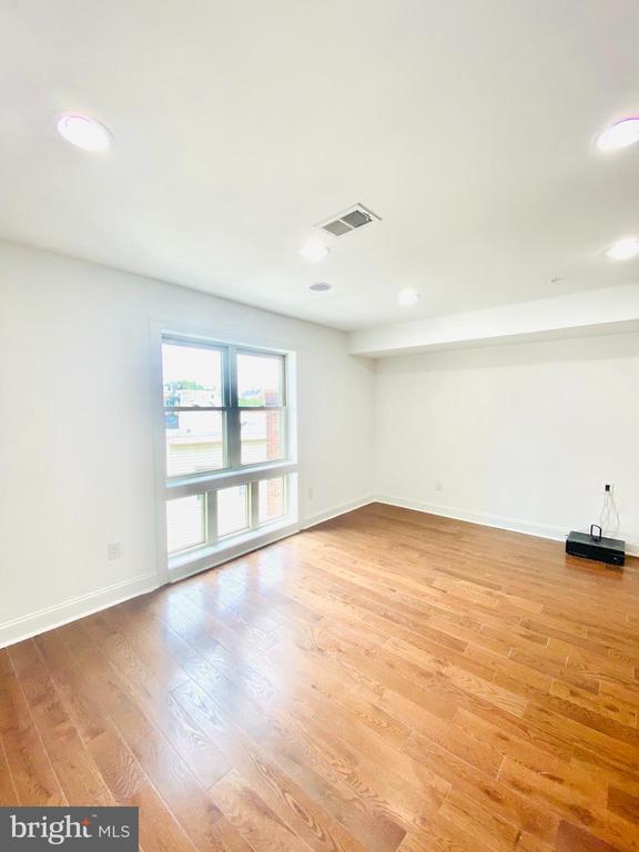 2570 FRANKFORD AVE #2