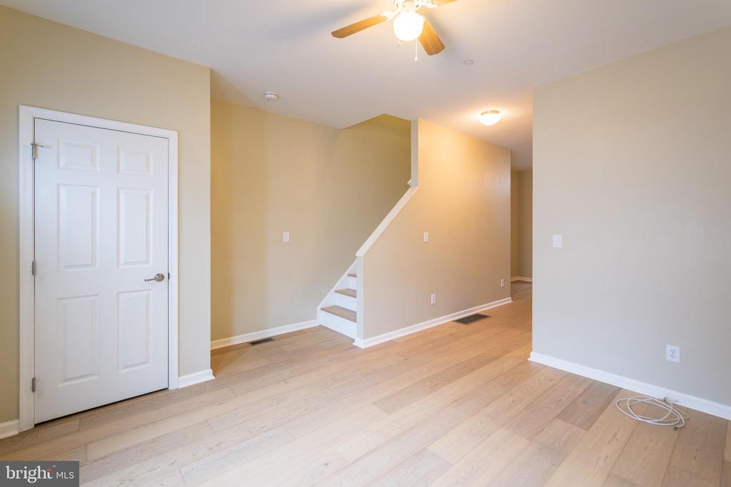 1738 BLAIR ST