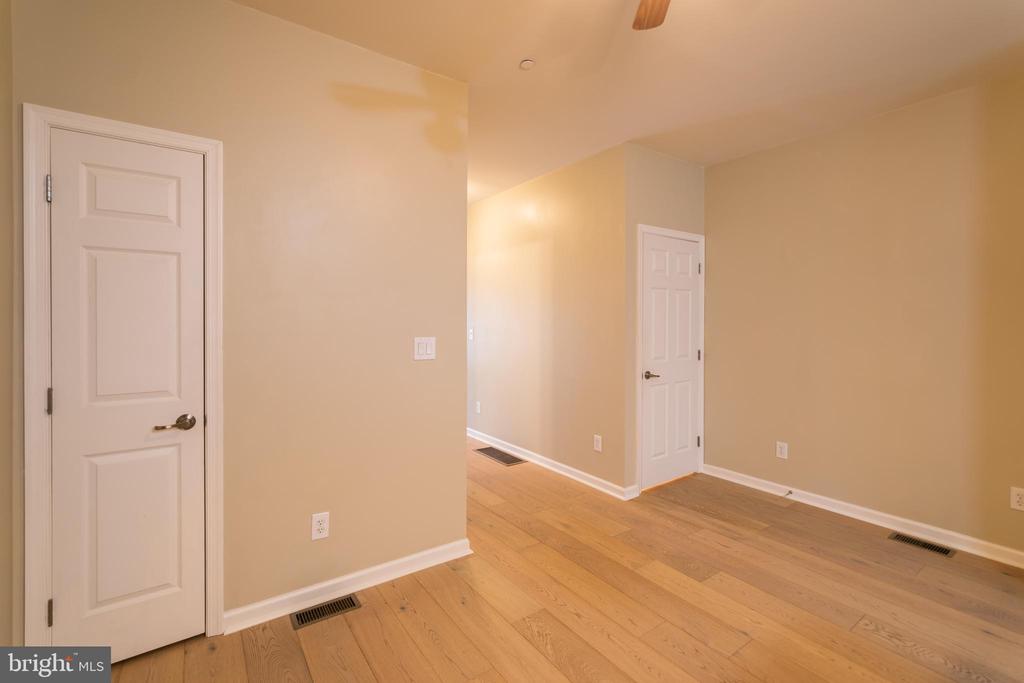 1738 BLAIR ST