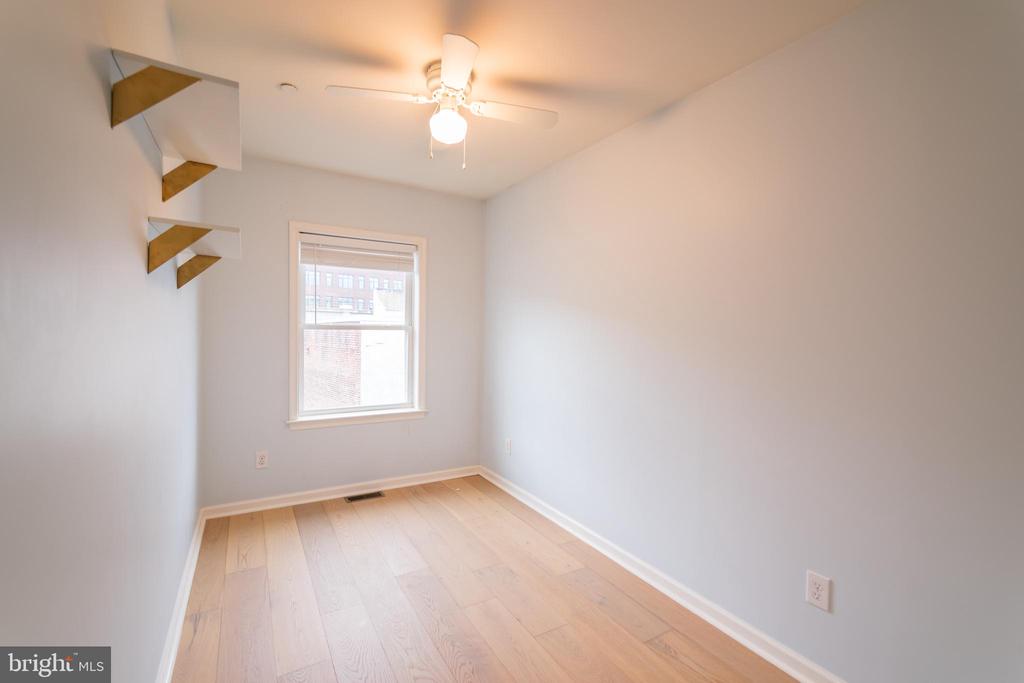 1738 BLAIR ST