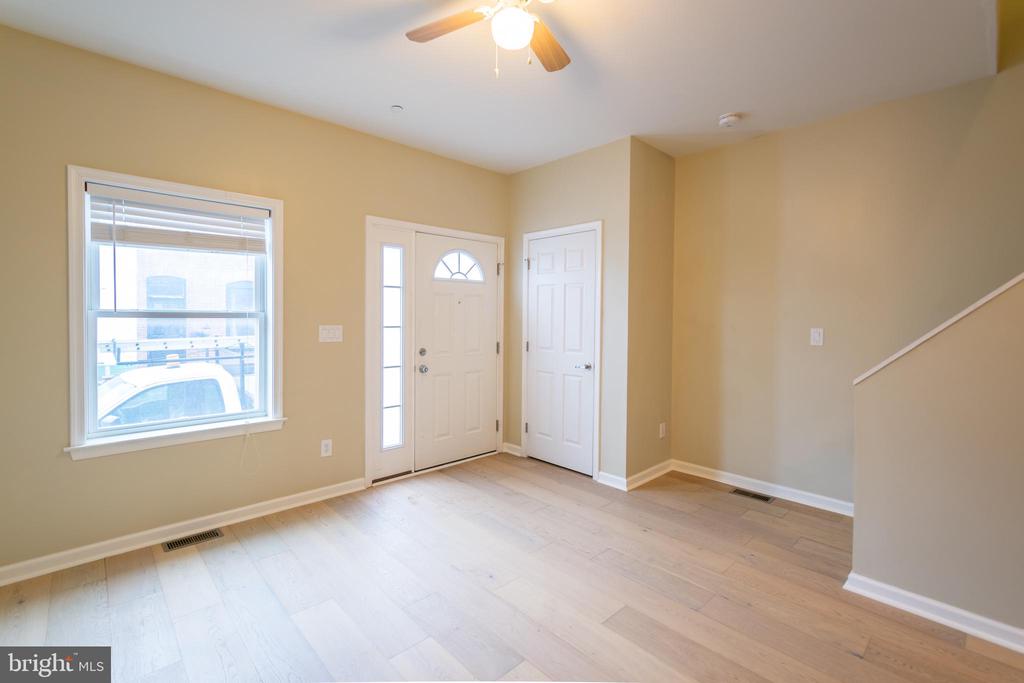 1738 BLAIR ST