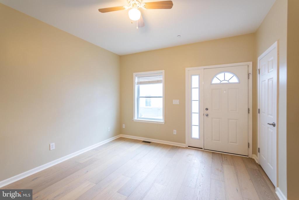 1738 BLAIR ST