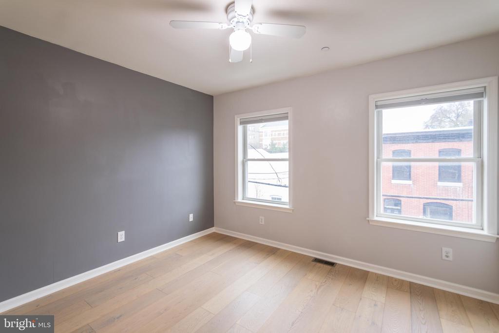 1738 BLAIR ST