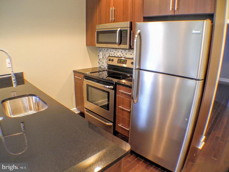 2012 W GIRARD AVE #UNIT 15B