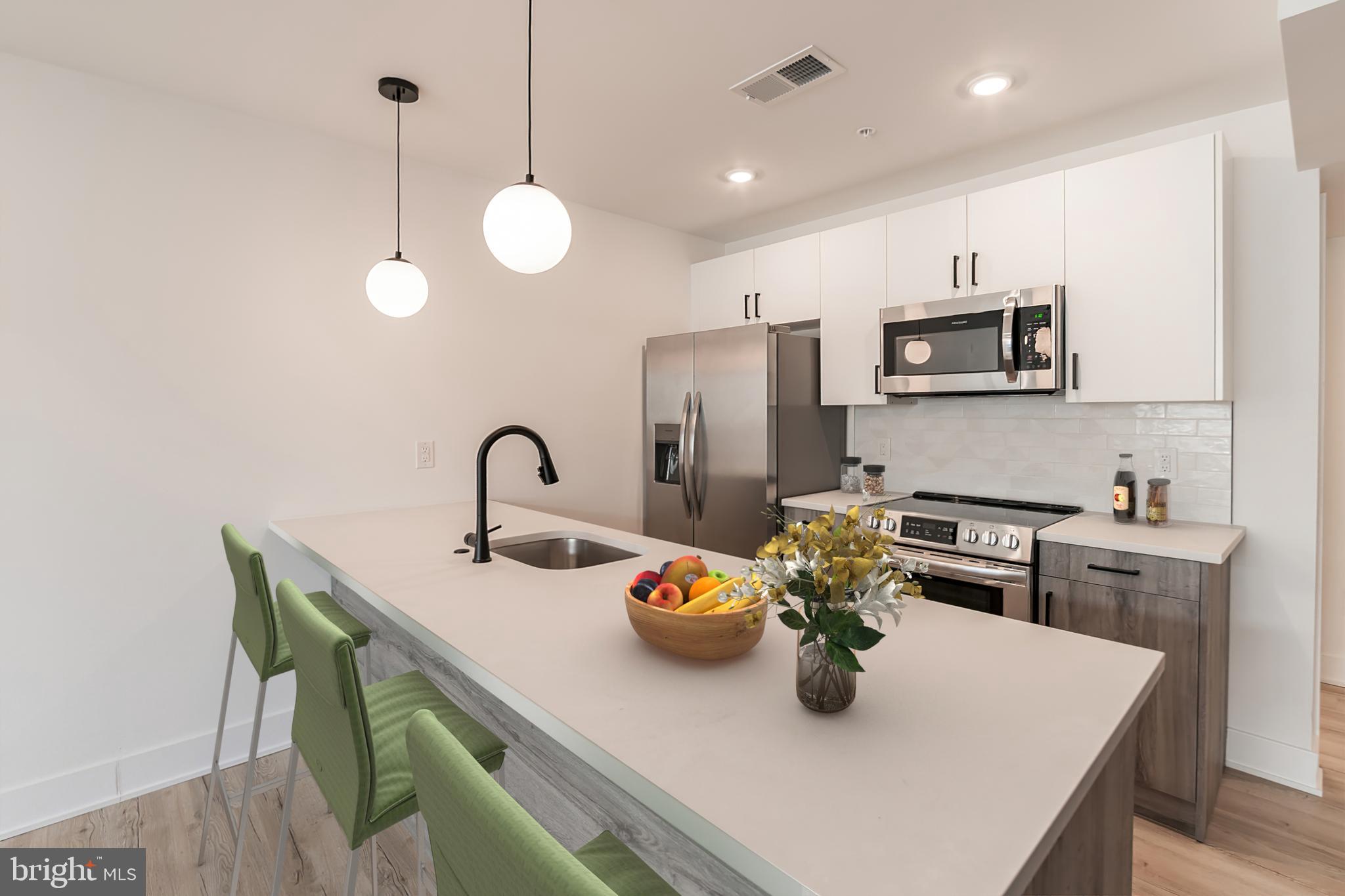 629 W GIRARD AVE #UNIT 204