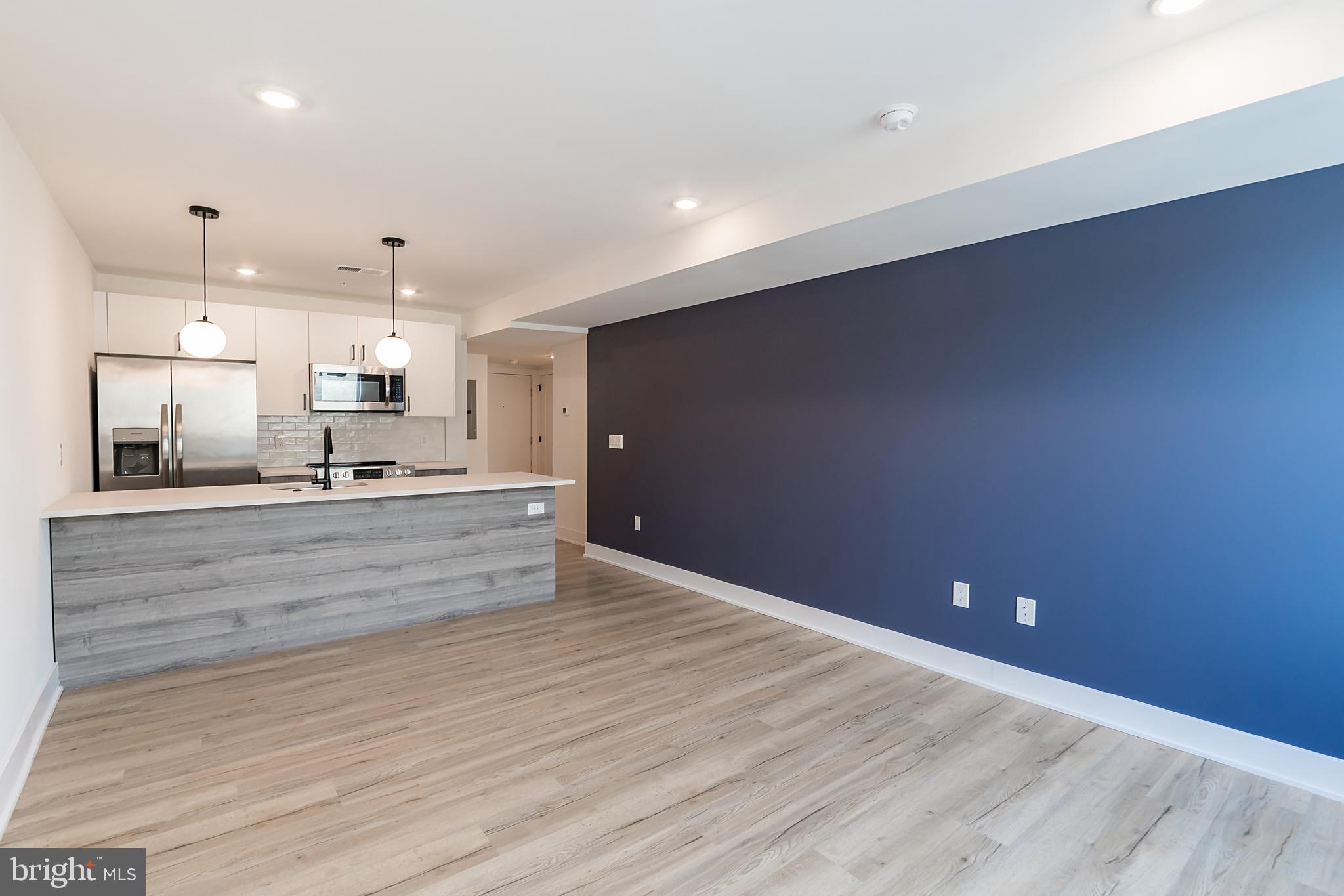 629 W GIRARD AVE #UNIT 204