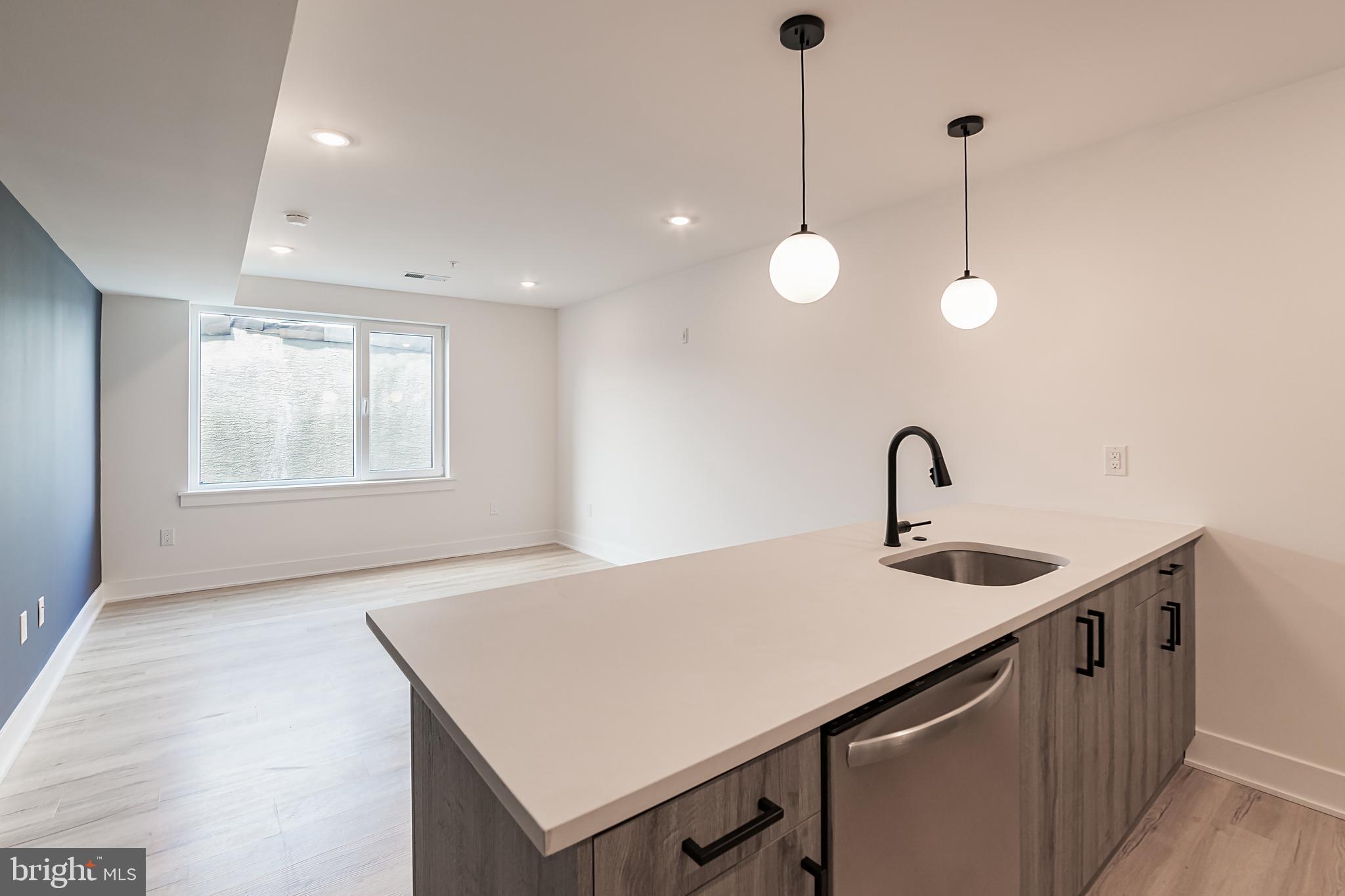 629 W GIRARD AVE #UNIT 204