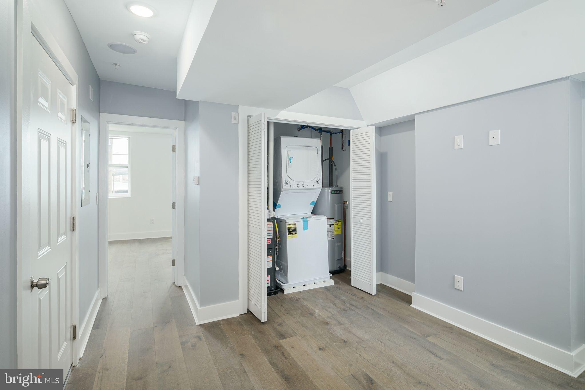 1521 CARPENTER ST #2