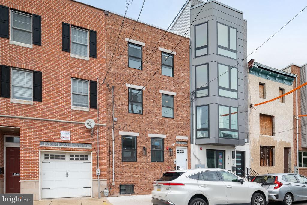 1521 CARPENTER ST #2