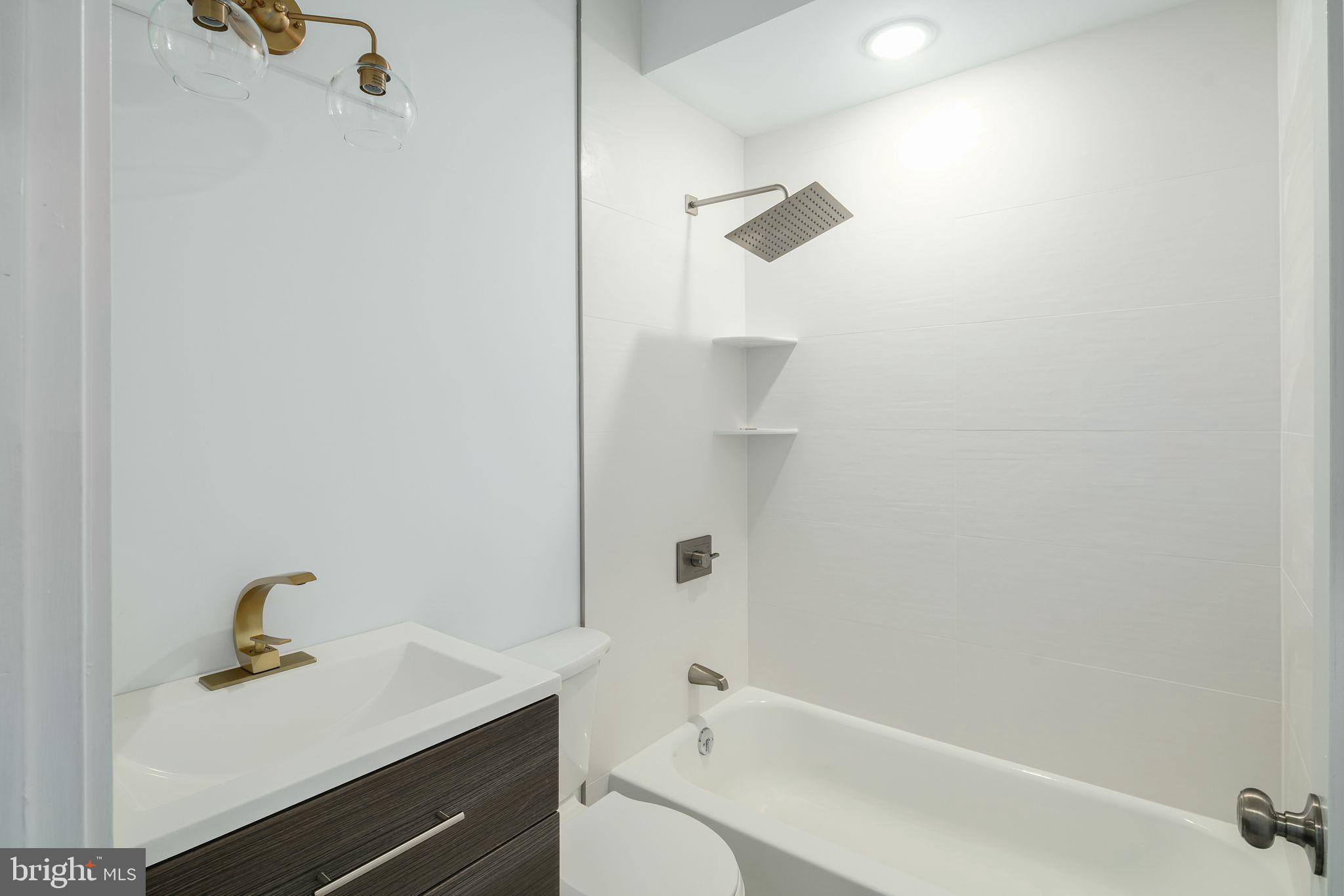 1521 CARPENTER ST #2