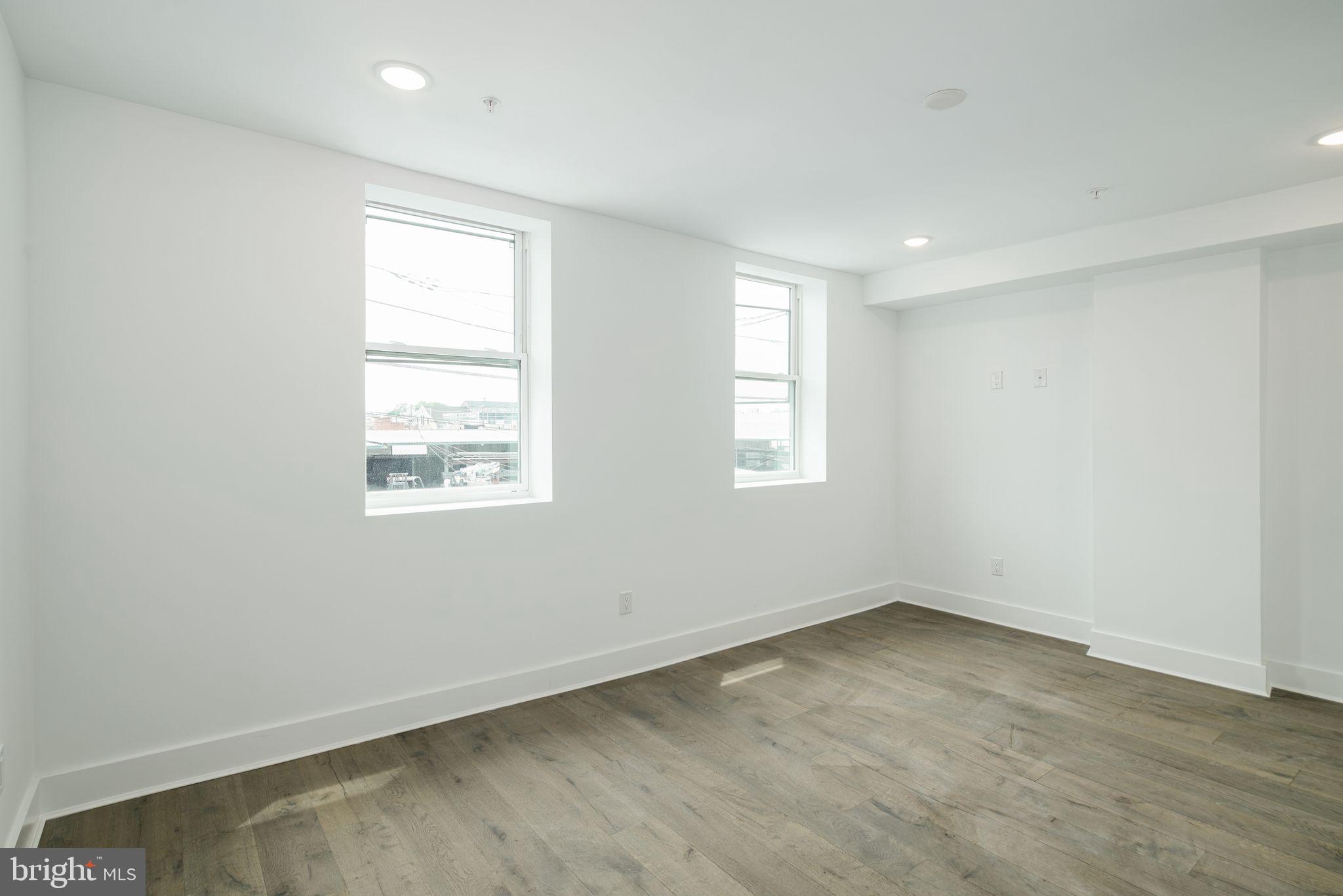 1521 CARPENTER ST #2