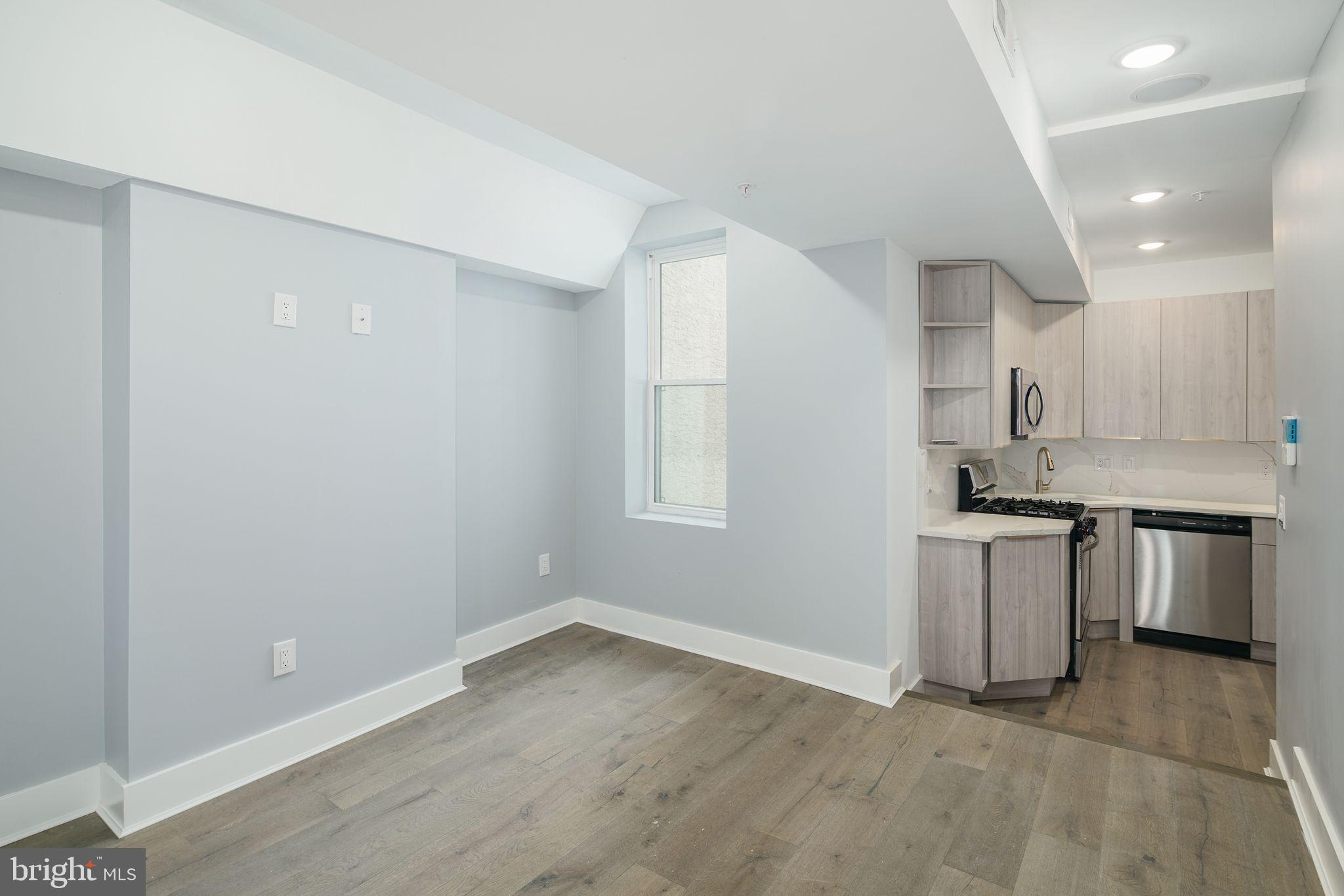 1521 CARPENTER ST #2