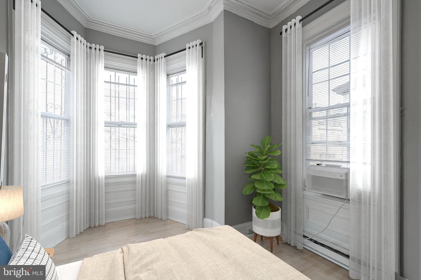 1933 SPRING GARDEN ST #UNIT 2R