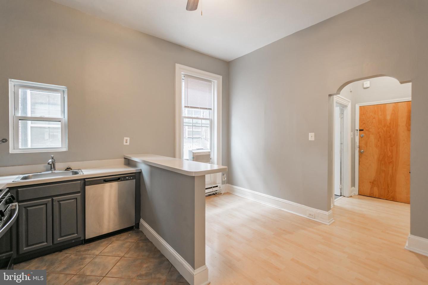 1933 SPRING GARDEN ST #UNIT 2R