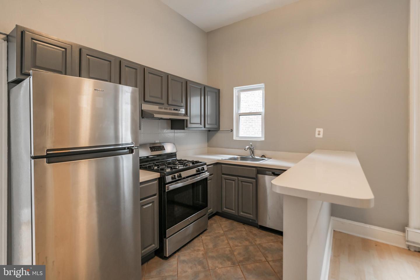 1933 SPRING GARDEN ST #UNIT 2R