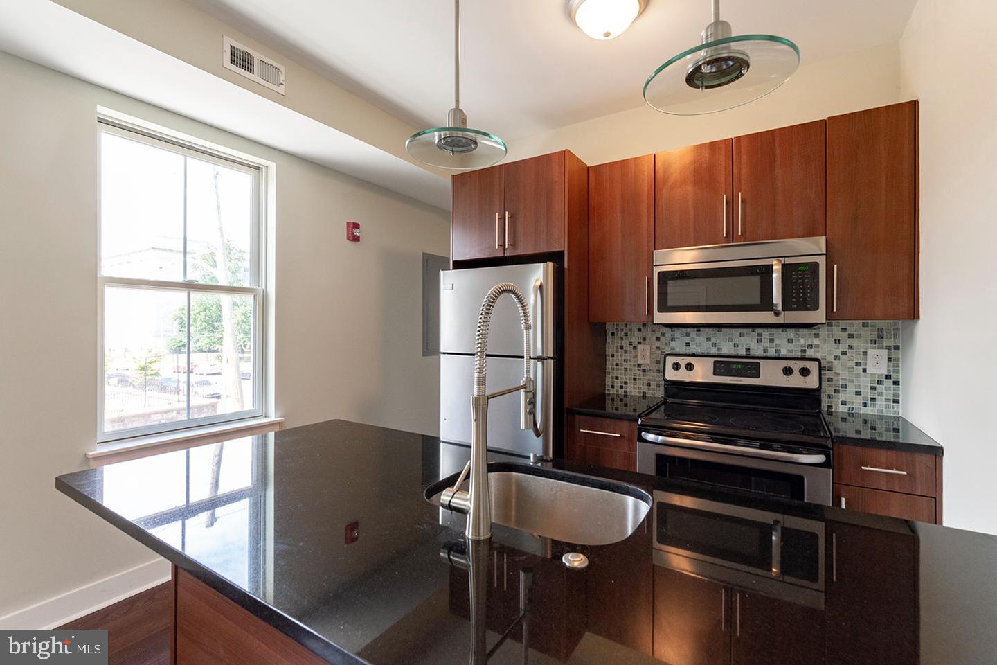 2012 W GIRARD AVE #UNIT 9B