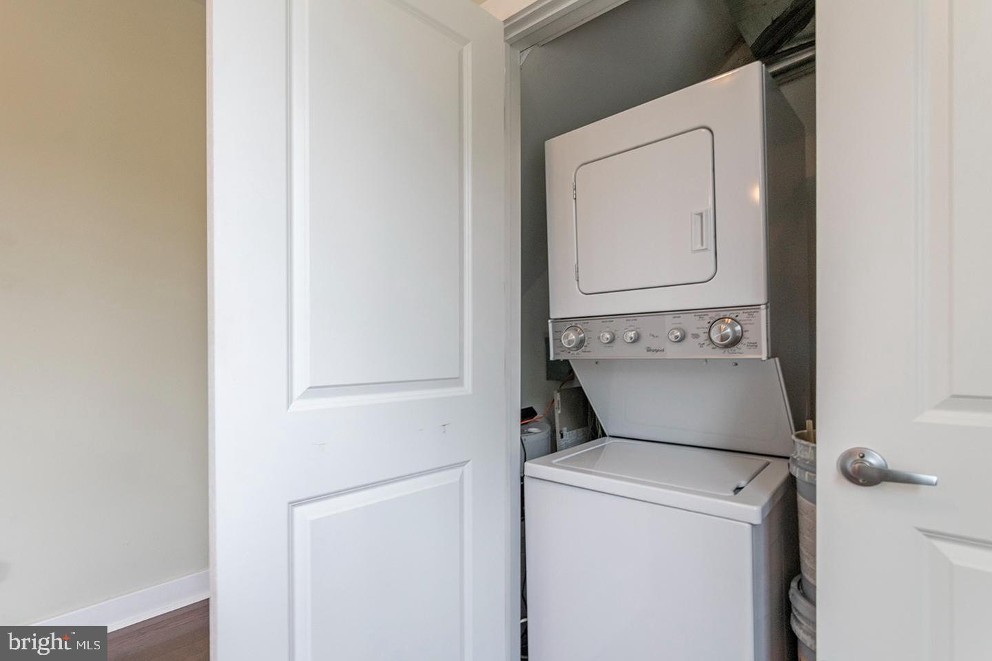 2012 W GIRARD AVE #UNIT 9B