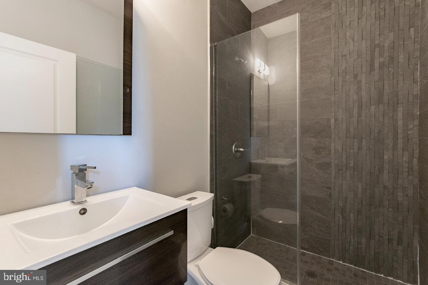 2012 W GIRARD AVE #UNIT 9B