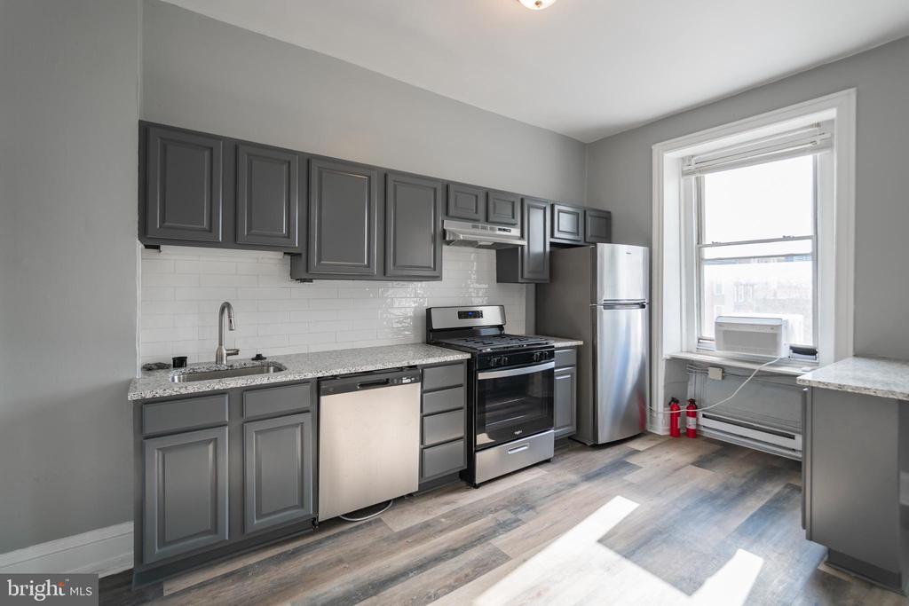 1933 SPRING GARDEN ST #UNIT 3F