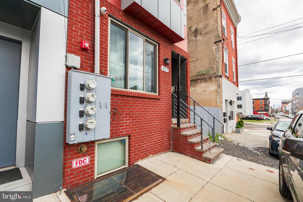627 W OXFORD ST #UNIT 2