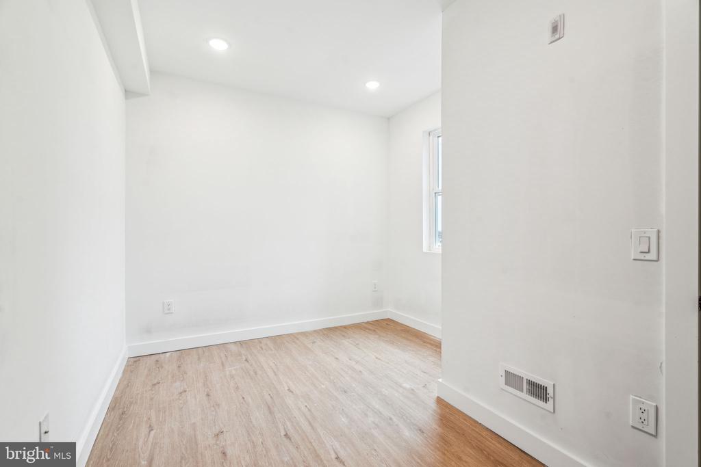 4163 MANTUA AVE #3