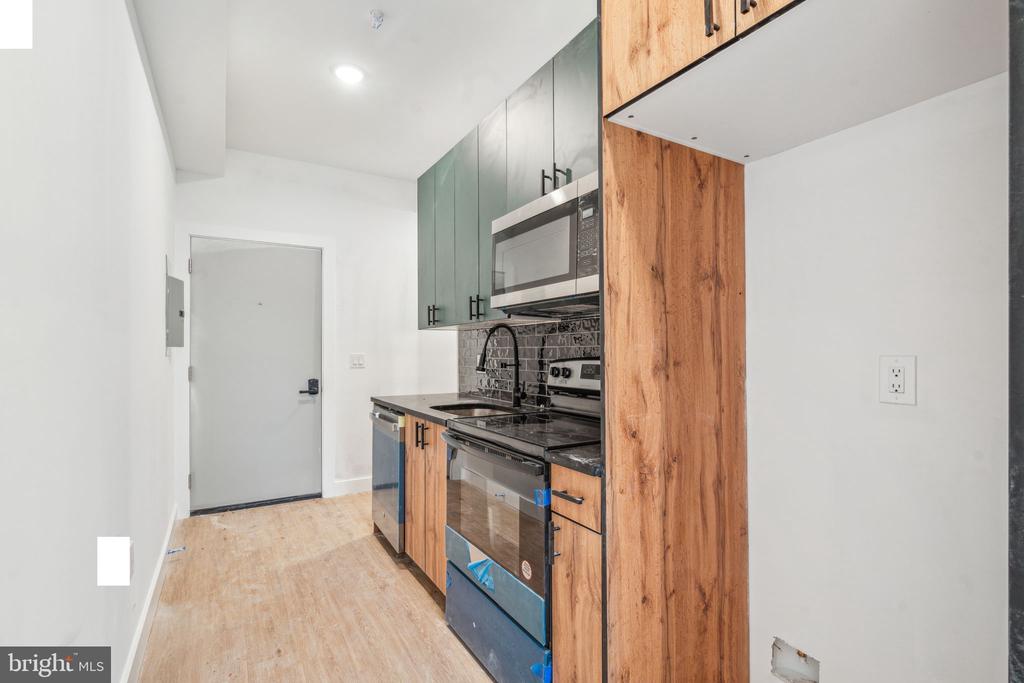 4163 MANTUA AVE #3