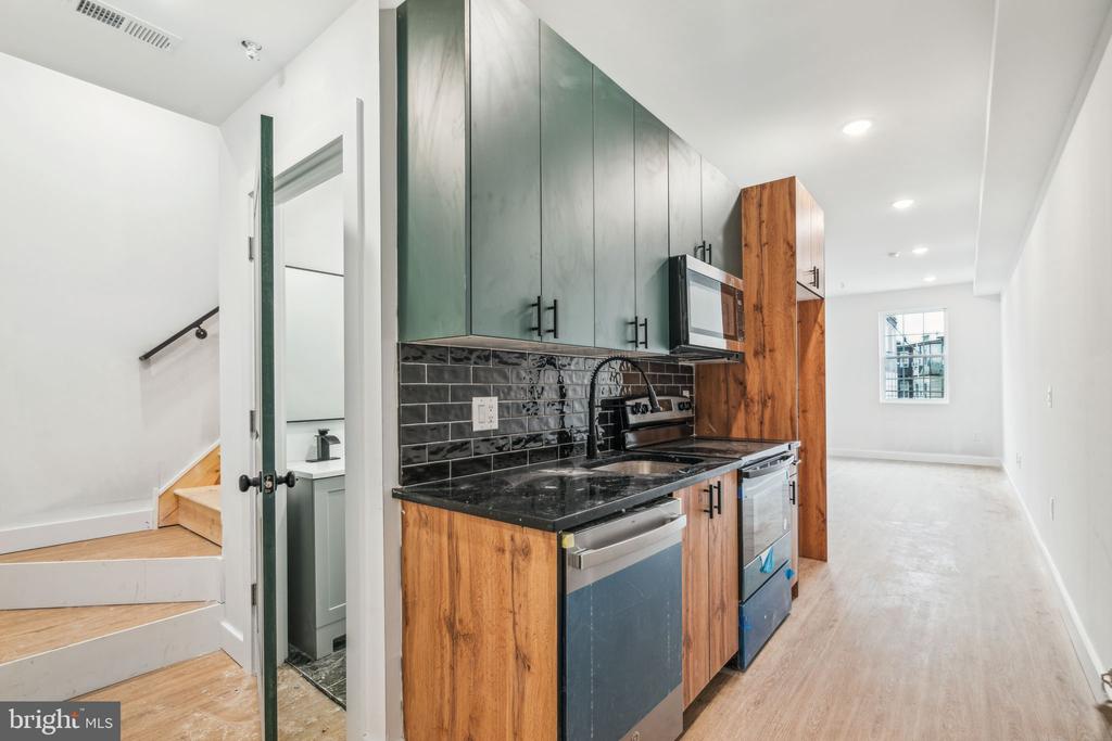 4163 MANTUA AVE #3