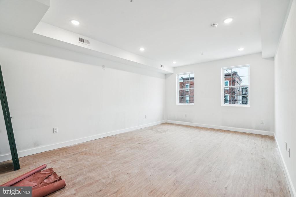 4163 MANTUA AVE #3