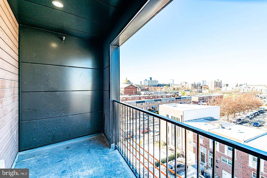 526 BROWN ST #402