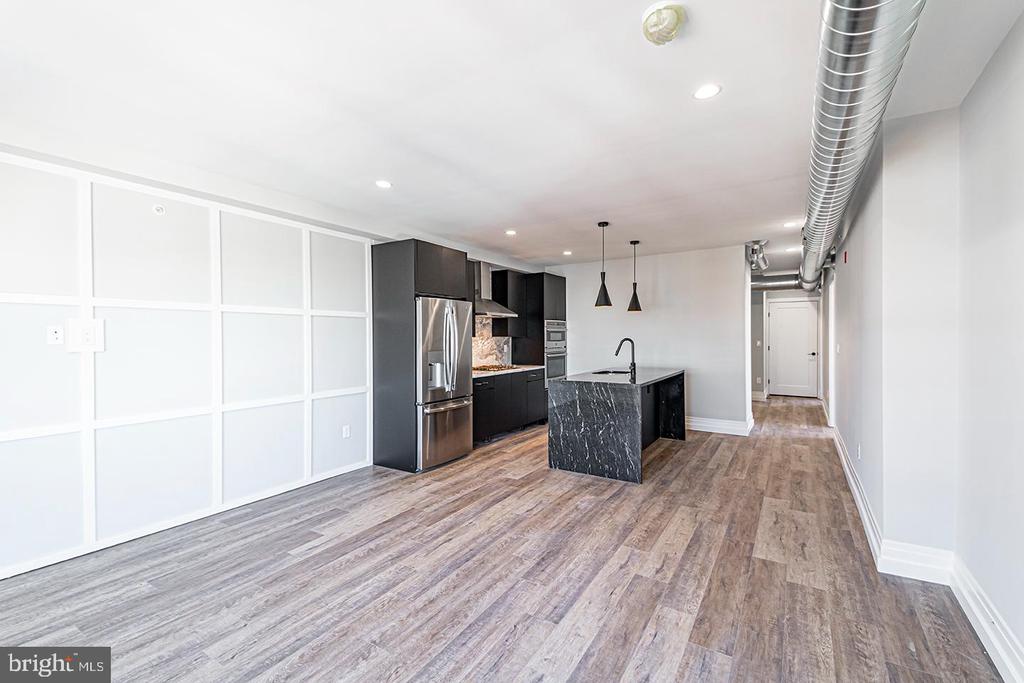 526 BROWN ST #402