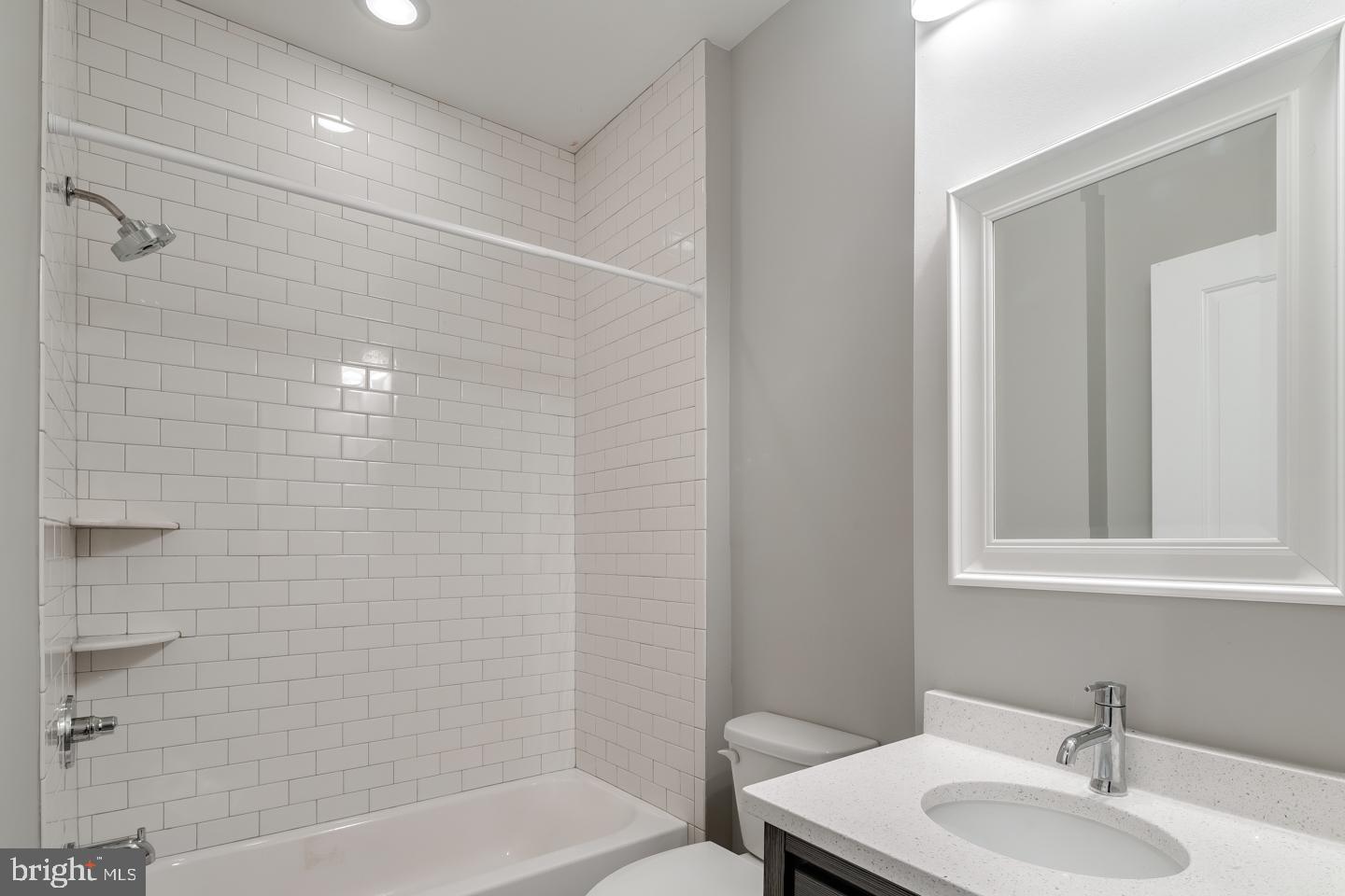 1607 CATHARINE ST #UNIT B