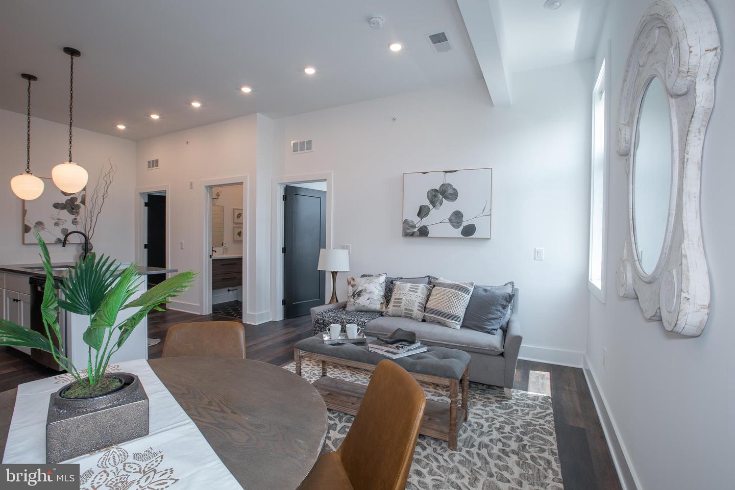 2940 W THOMPSON ST #UNIT 201