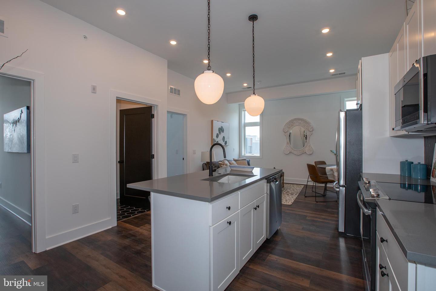 2940 W THOMPSON ST #UNIT 201