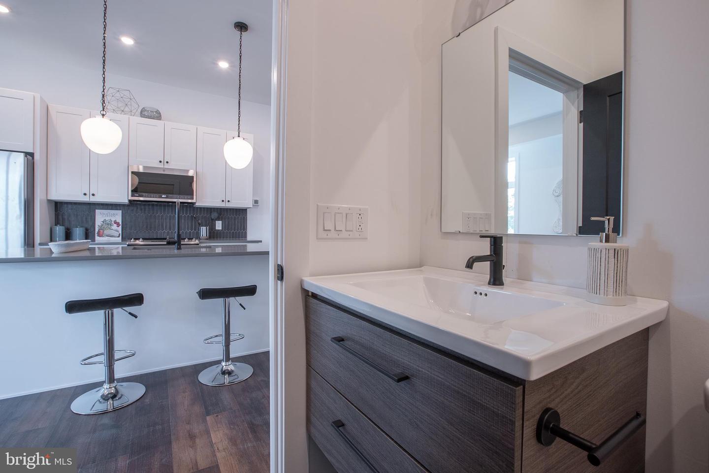 2940 W THOMPSON ST #UNIT 201