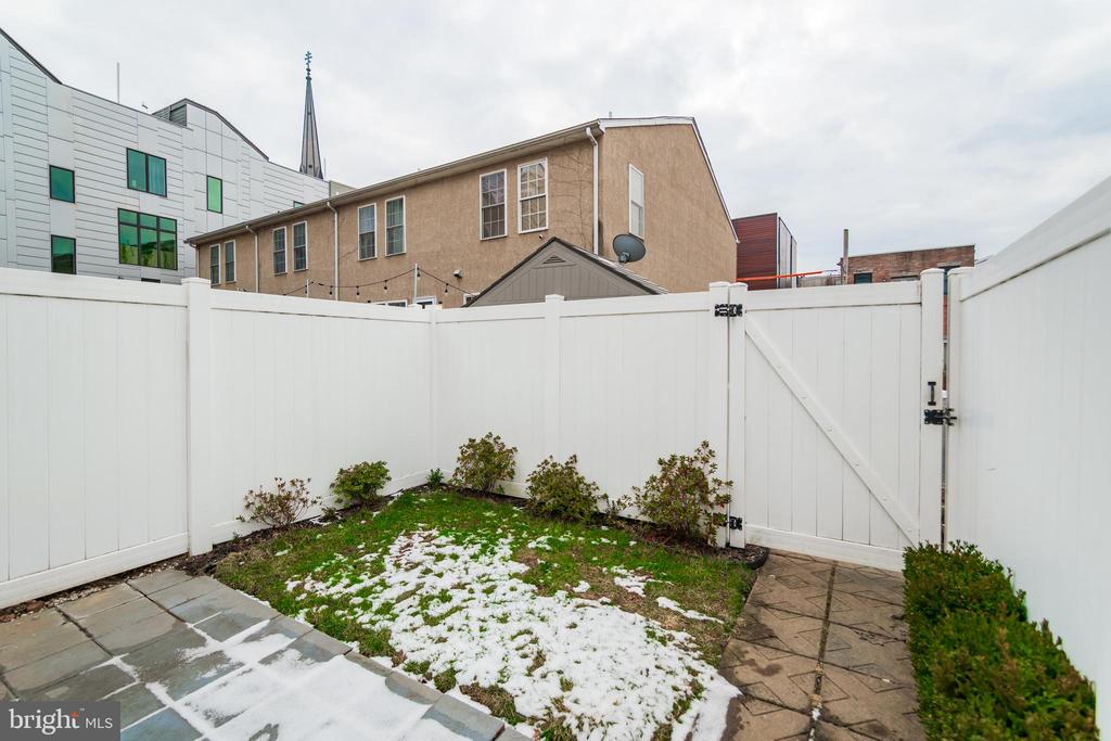 408 BROWN ST