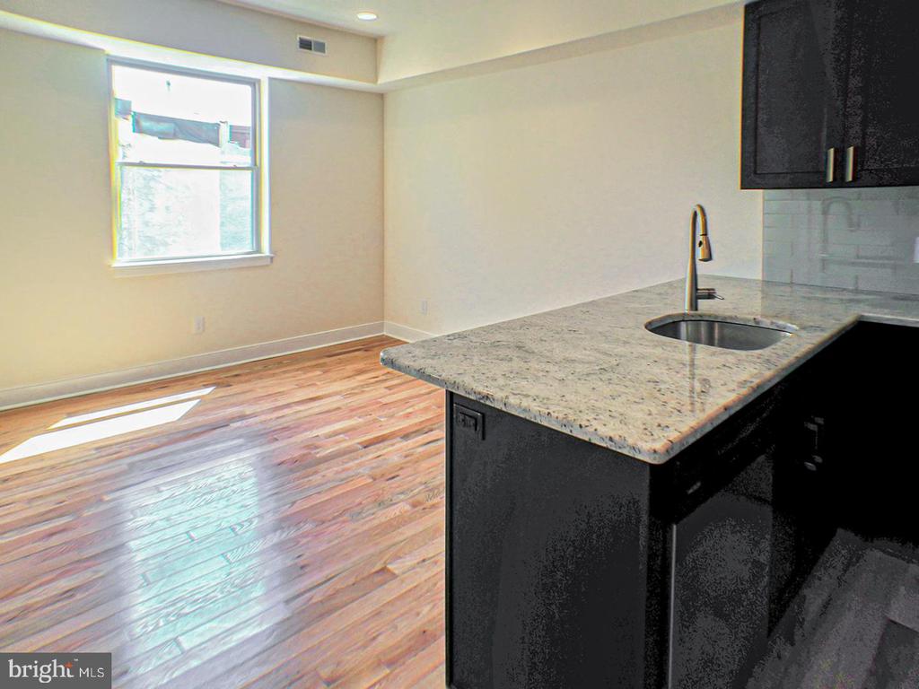 1242 POINT BREEZE AVE #UNIT 305