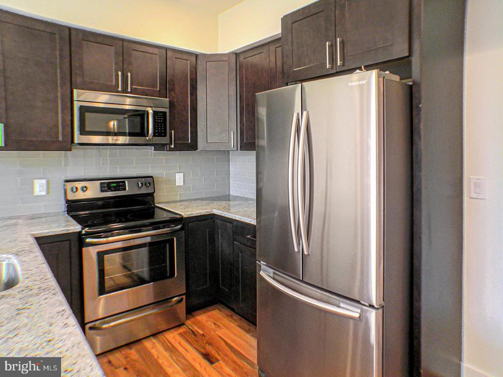1242 POINT BREEZE AVE #UNIT 305