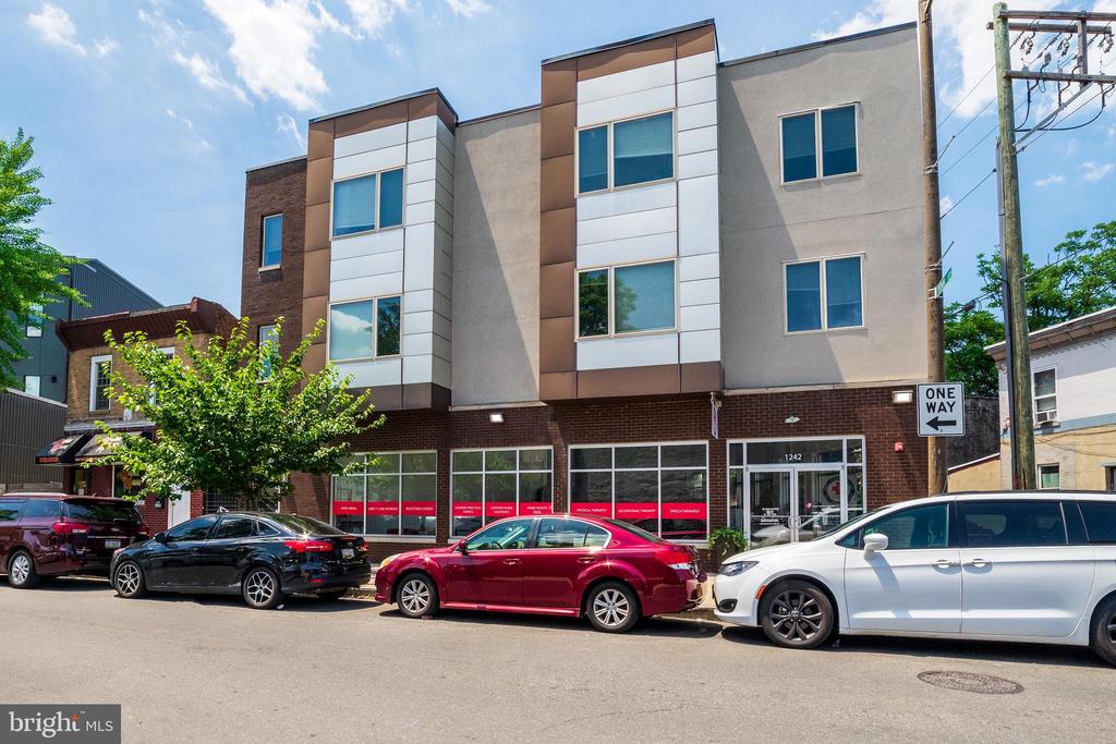 1242 POINT BREEZE AVE #UNIT 305
