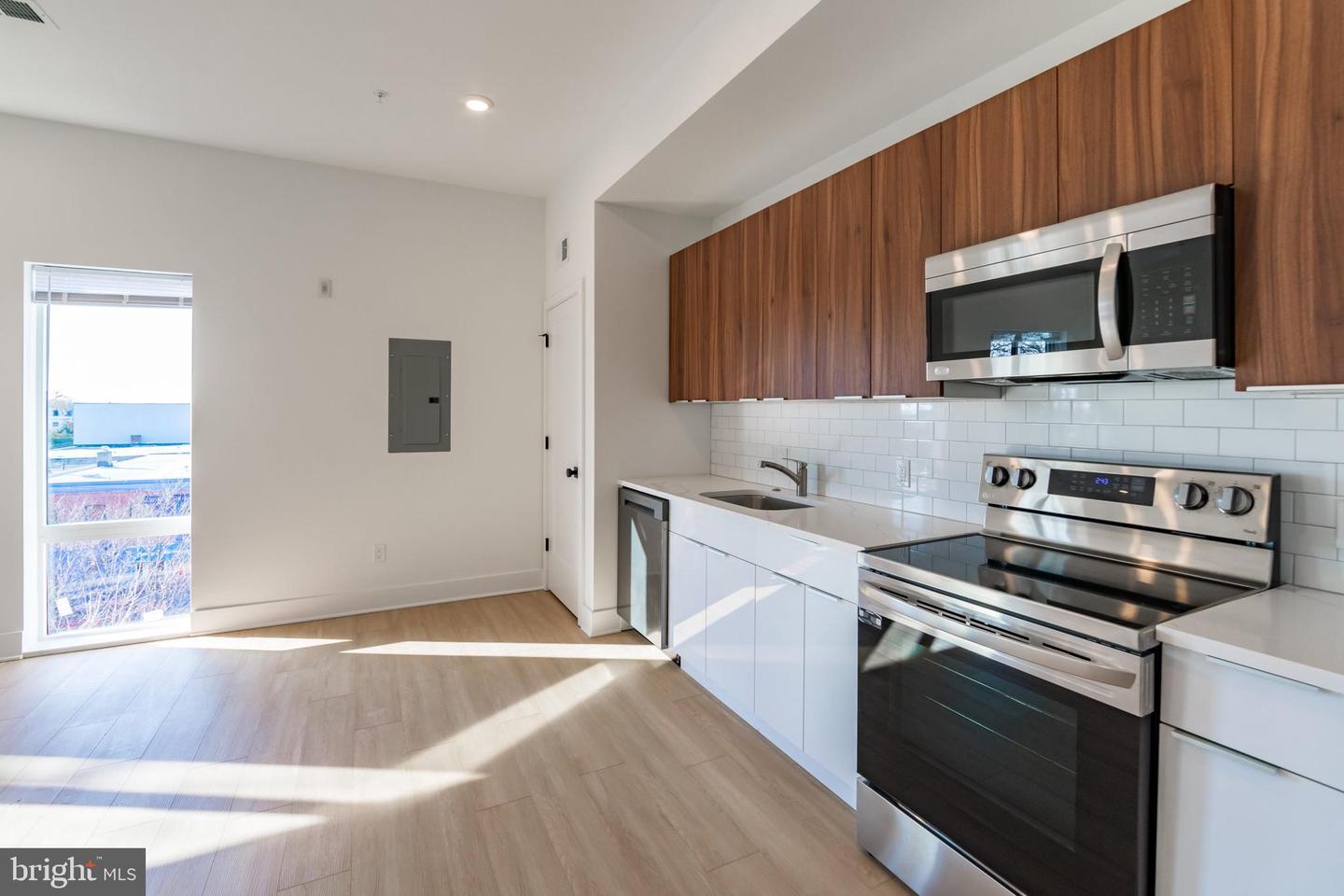 4200 LANCASTER AVE #UNIT 205