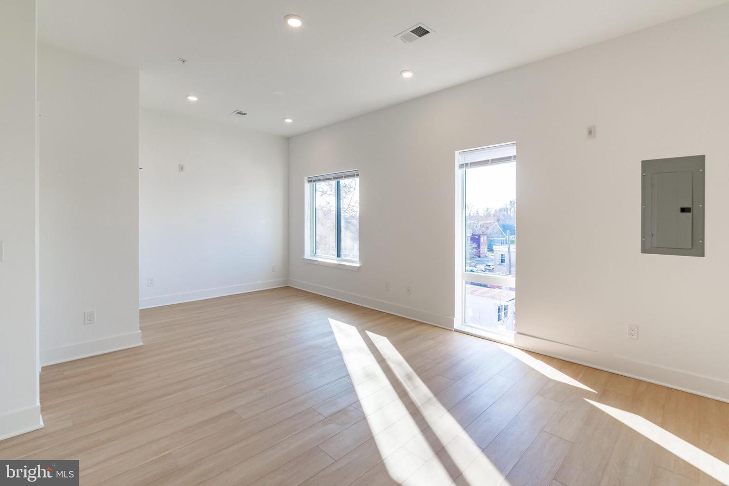 4200 LANCASTER AVE #UNIT 205